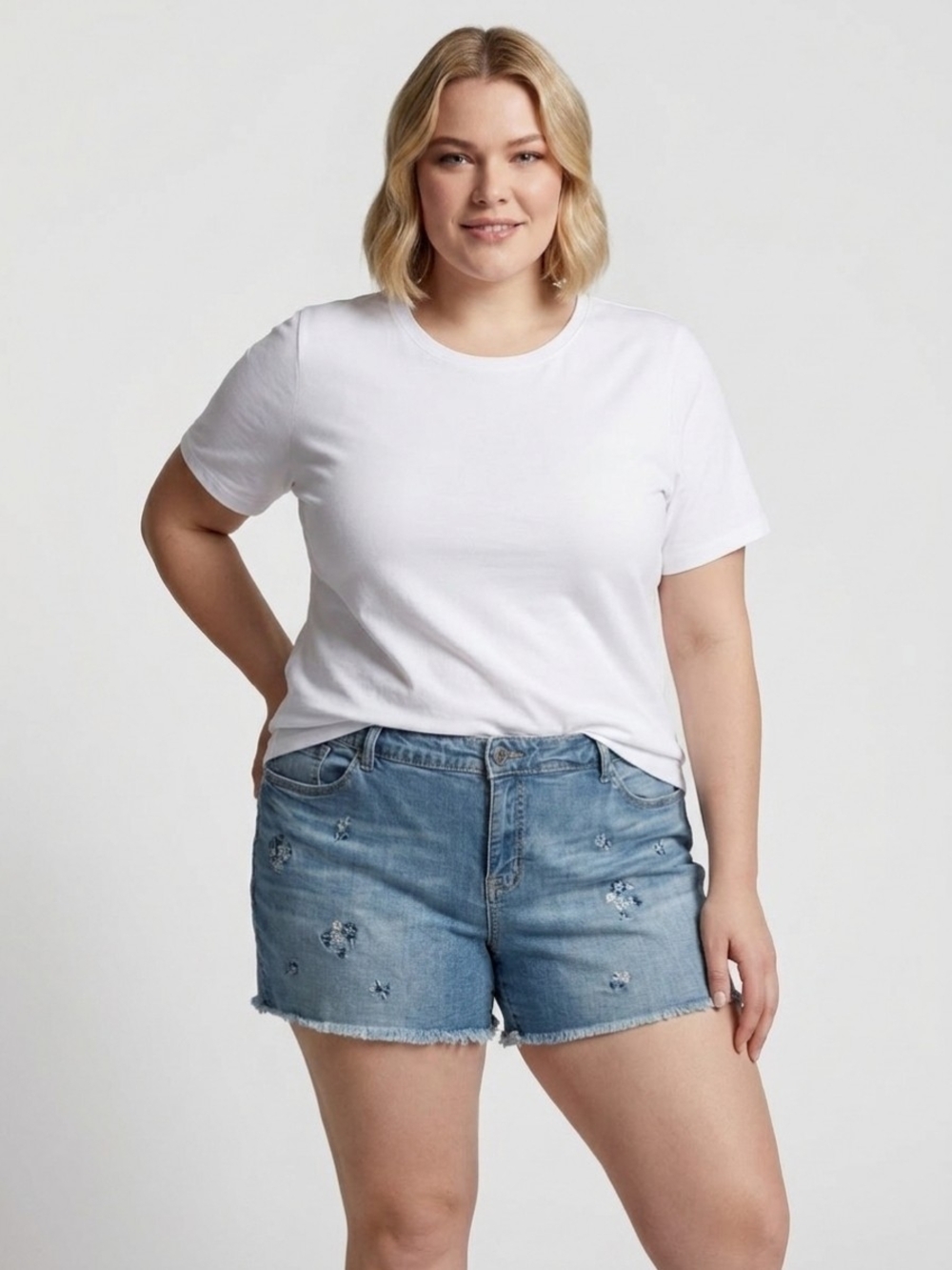 Woman Torrid Embroidery Flowers Shorts